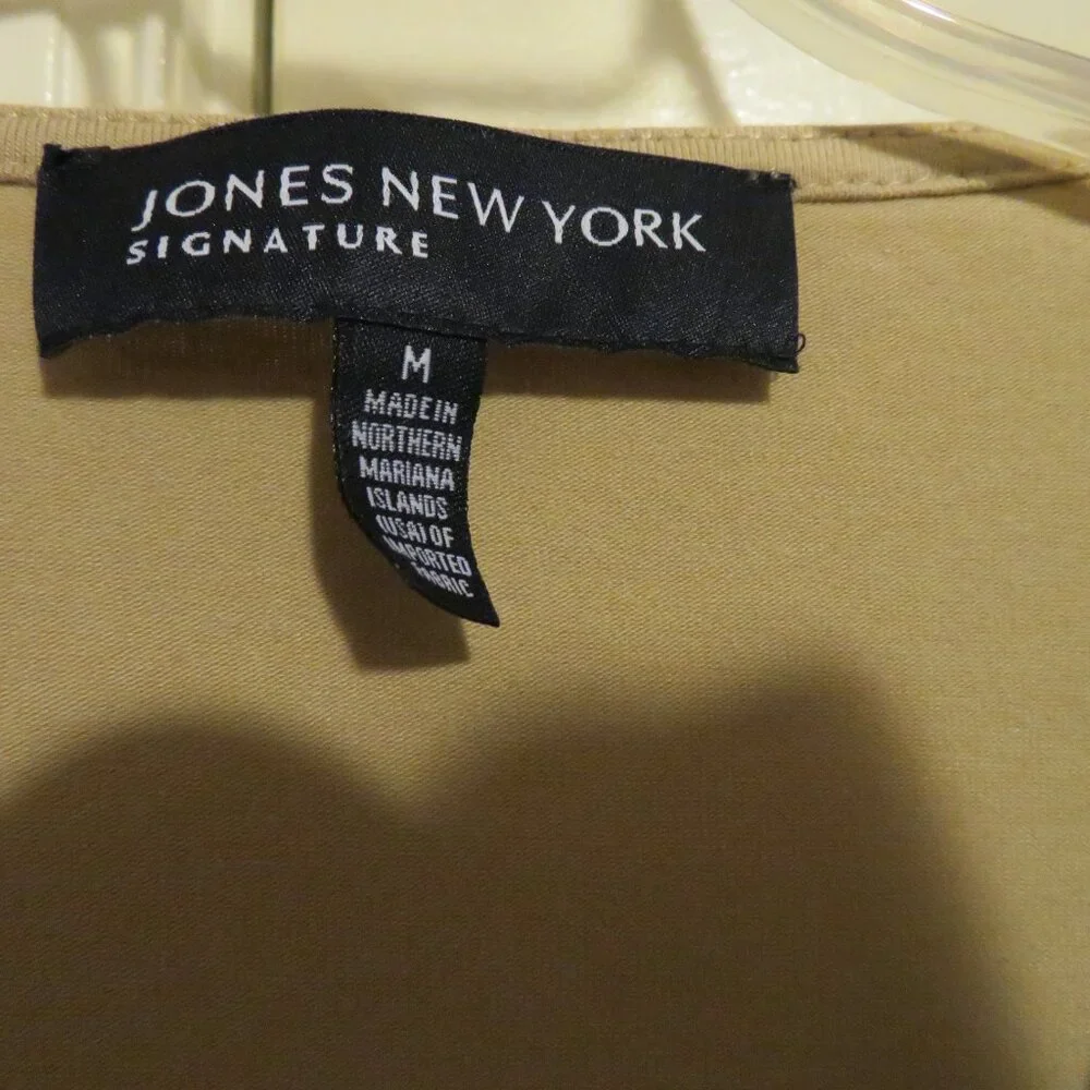 Jones New York Signature V-Neck Beaded Neckline Blouse - Picture 4 of 7